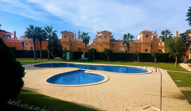 Resale - Villa - Algorfa