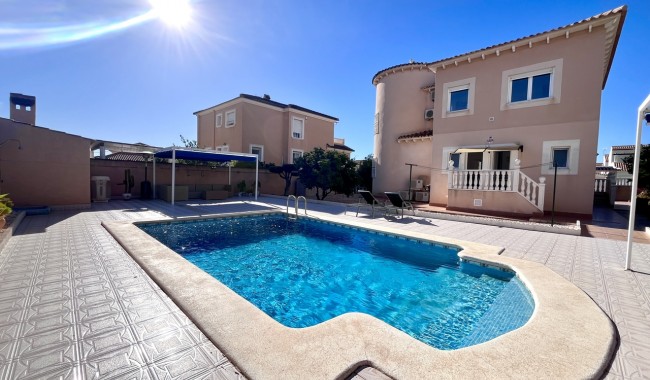 Begagnad - Villa - Orihuela Costa - La Zenia