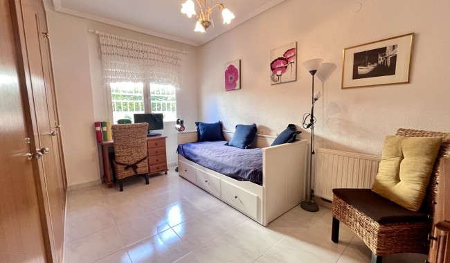 Begagnad - Villa - Orihuela Costa - La Zenia