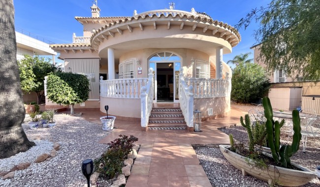 Begagnad - Villa - Orihuela Costa - La Zenia