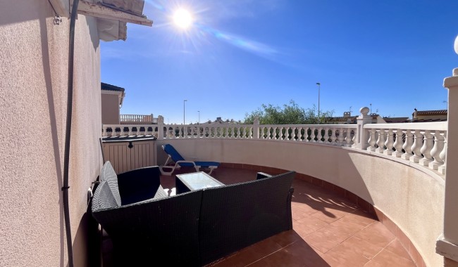 Begagnad - Villa - Orihuela Costa - La Zenia