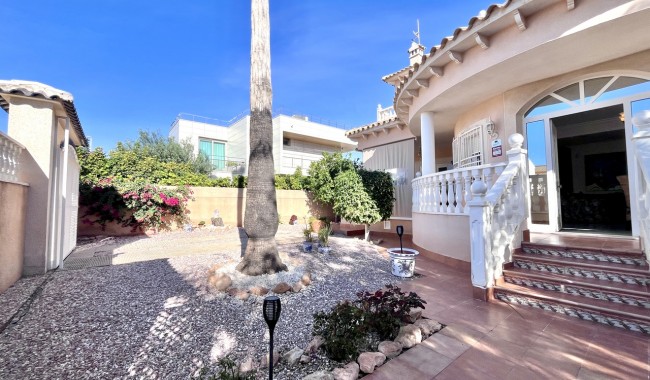 Begagnad - Villa - Orihuela Costa - La Zenia