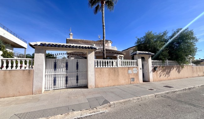 Begagnad - Villa - Orihuela Costa - La Zenia