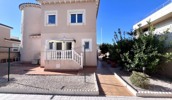 Begagnad - Villa - Orihuela Costa - La Zenia