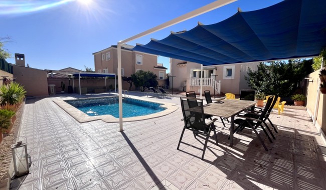 Begagnad - Villa - Orihuela Costa - La Zenia