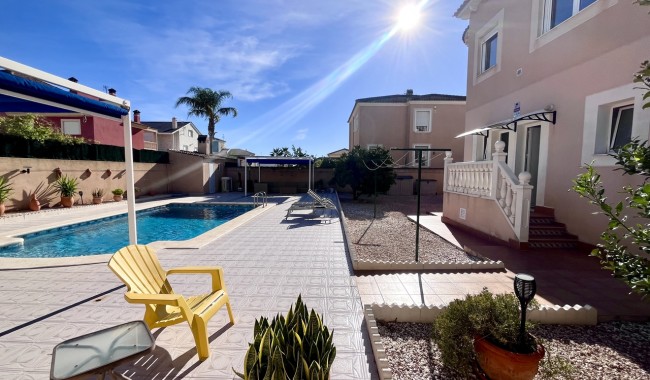Begagnad - Villa - Orihuela Costa - La Zenia
