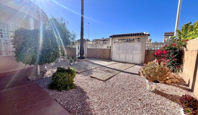 Begagnad - Villa - Orihuela Costa - La Zenia