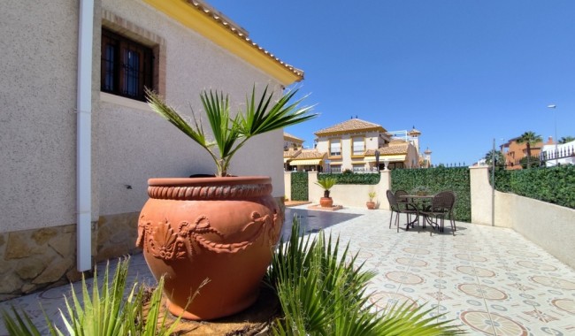 Begagnad - Villa - Orihuela - Villamartín