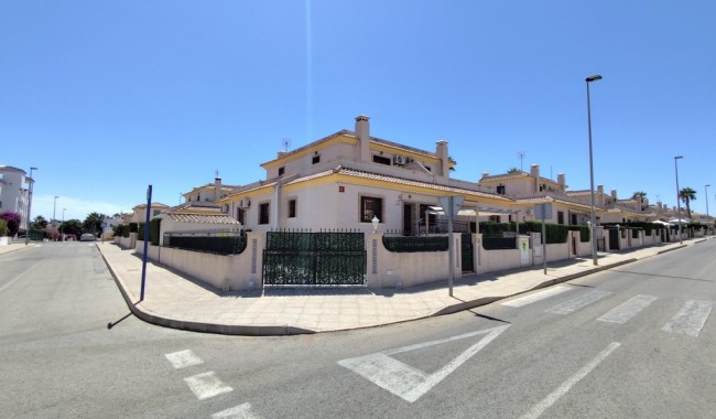 Begagnad - Villa - Orihuela - Villamartín