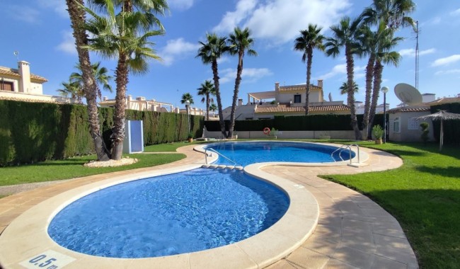 Begagnad - Villa - Orihuela - Villamartín