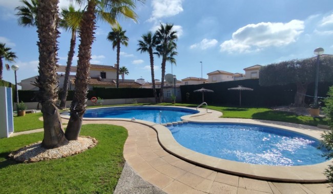 Begagnad - Villa - Orihuela - Villamartín