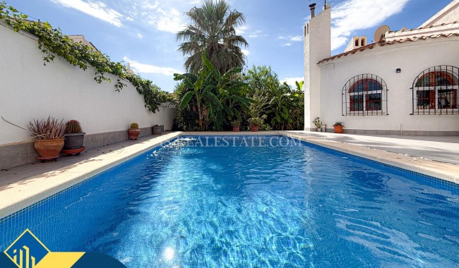 Begagnad - Villa - Orihuela - Los Almendros-La Florida