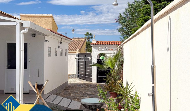 Begagnad - Villa - Orihuela - Los Almendros-La Florida