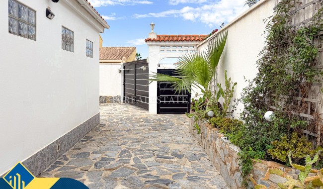 Begagnad - Villa - Orihuela - Los Almendros-La Florida