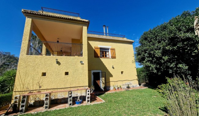 Resale - Townhouse - Daya Nueva