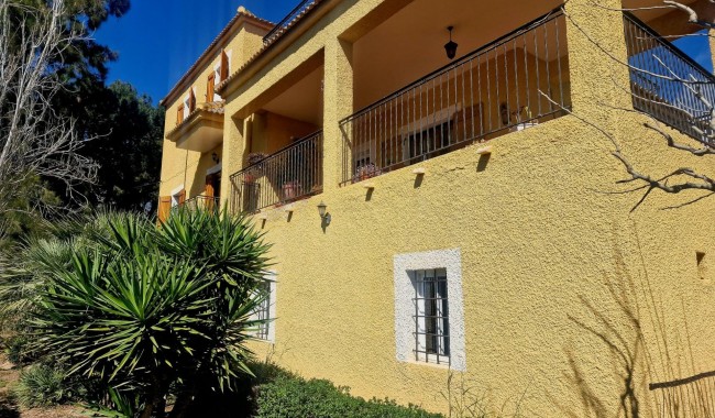 Resale - Townhouse - Daya Nueva