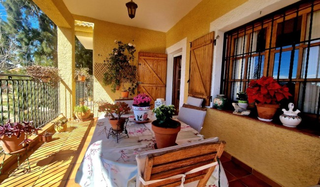 Resale - Townhouse - Daya Nueva