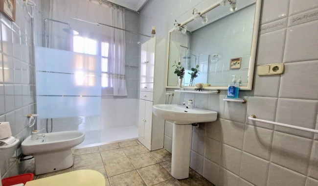 Resale - Townhouse - Daya Nueva