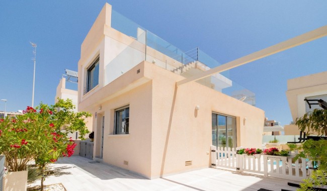 Resale - Villa - Pilar de La Horadada - Pueblo Latino