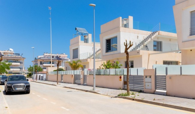 Resale - Villa - Pilar de La Horadada - Pueblo Latino