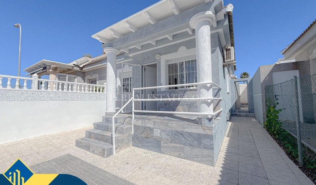 Begagnad - Villa - Torrevieja - Torreta florida