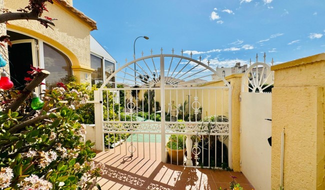 Begagnad - Villa - Orihuela - La Zenia