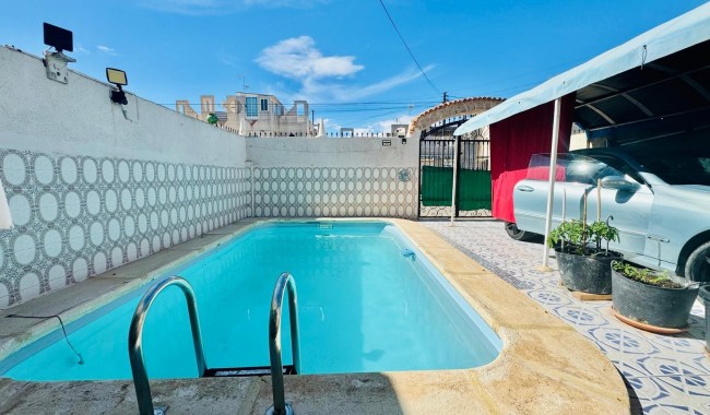 Villa - Begagnad - Torrevieja - Torretas