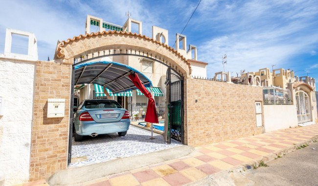 Begagnad - Villa - Torrevieja - Torretas