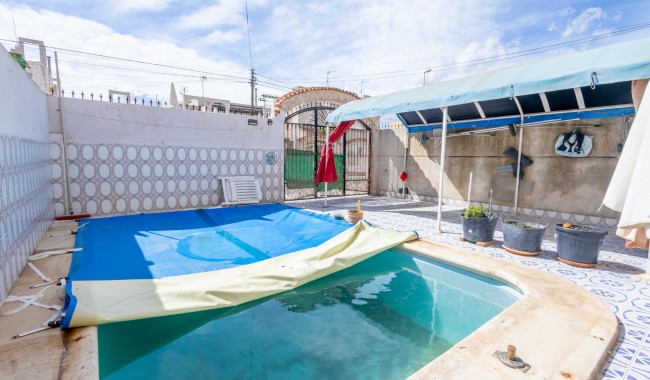 Begagnad - Villa - Torrevieja - Torretas