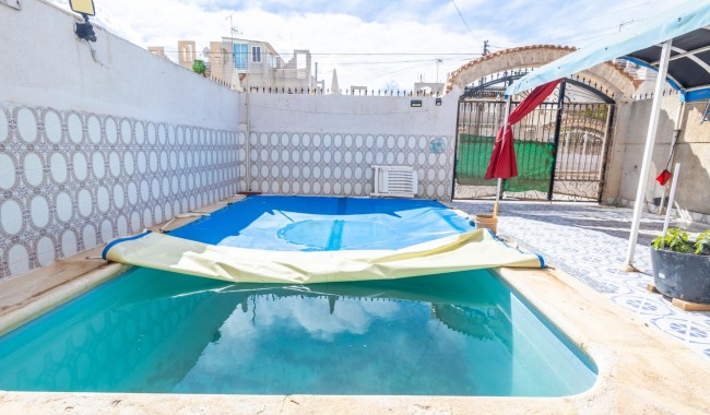 Begagnad - Villa - Torrevieja - Torretas