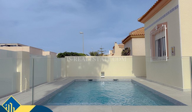 Begagnad - Villa - Torrevieja - Torre del moro