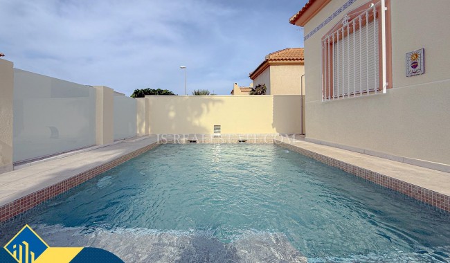 Begagnad - Villa - Torrevieja - Torre del moro