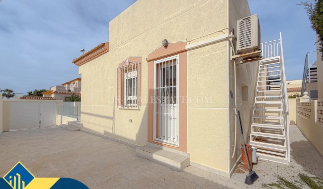 Begagnad - Villa - Torrevieja - Torre del moro