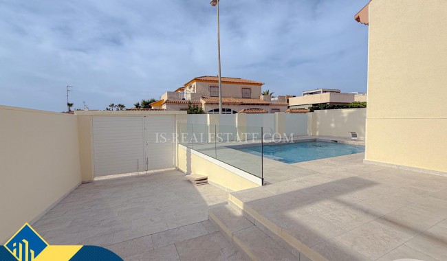 Begagnad - Villa - Torrevieja - Torre del moro