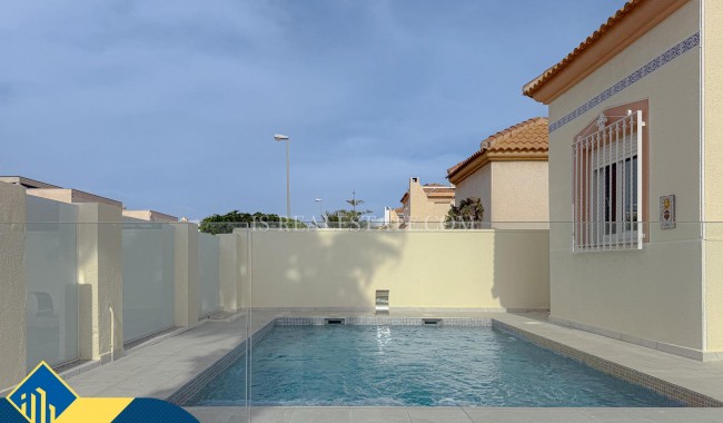 Begagnad - Villa - Torrevieja - Torre del moro