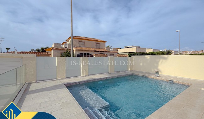 Begagnad - Villa - Torrevieja - Torre del moro