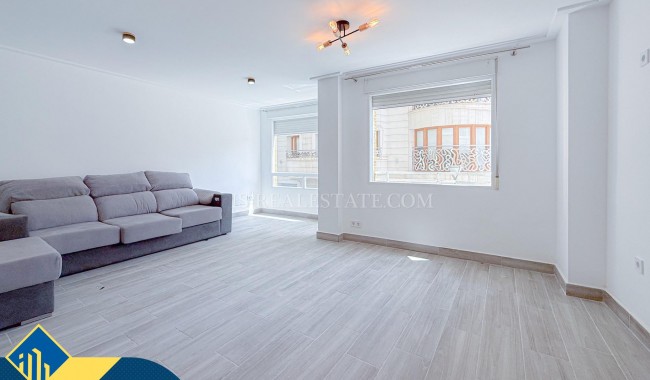 Segunda mano - Apartamento - Torrevieja - Paseo maritimo