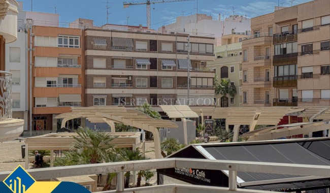 Segunda mano - Apartamento - Torrevieja - Paseo maritimo