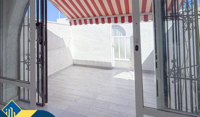 Segunda mano - Adosado - Torrevieja - Torreta florida