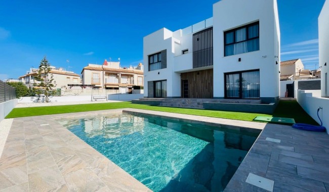 Begagnad - Villa - Torrevieja - Aguas Nuevas