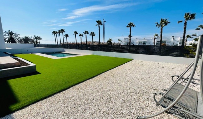 Begagnad - Villa - Torrevieja - Aguas Nuevas