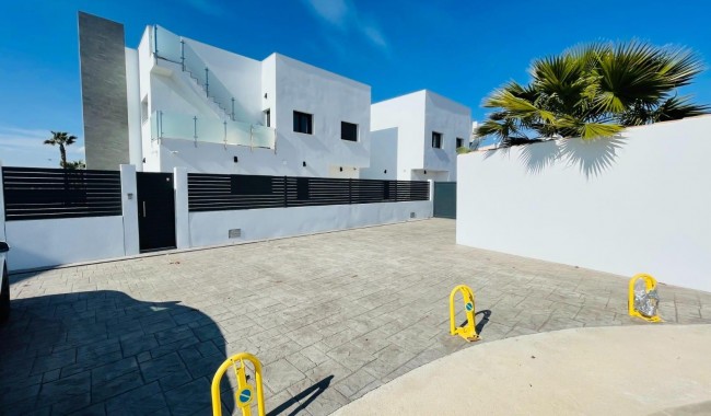 Begagnad - Villa - Torrevieja - Aguas Nuevas