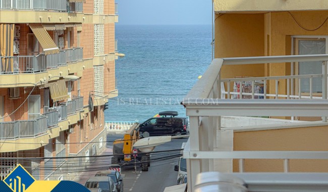 Resale - Apartment - Torrevieja - Playa de los locos
