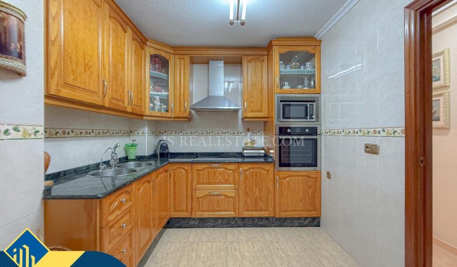 Resale - Apartment - Torrevieja - Playa de los locos