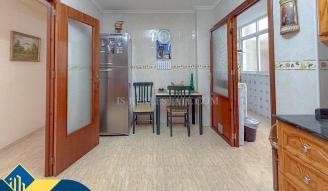 Resale - Apartment - Torrevieja - Playa de los locos