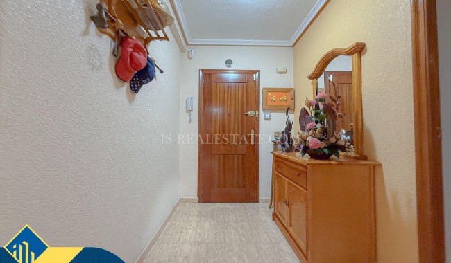 Resale - Apartment - Torrevieja - Playa de los locos