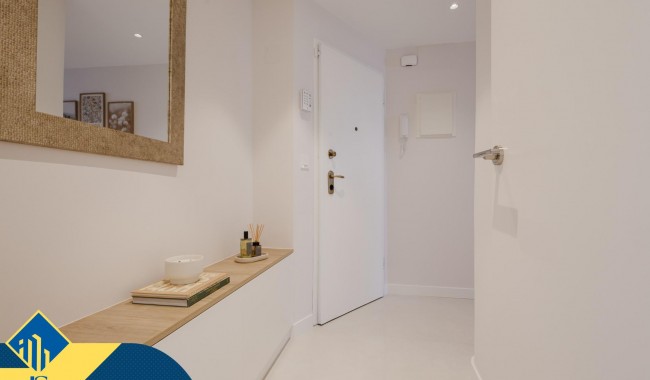 Resale - Apartment - Torrevieja - Acequion