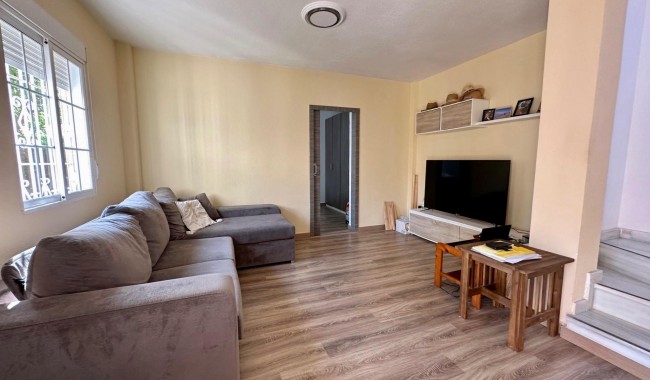 Begagnad - Villa - Torrevieja - Aguas Nuevas