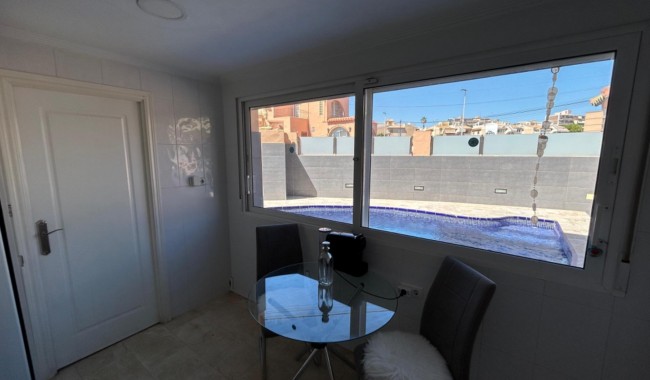 Segunda mano - Villa - Torrevieja - Los Frutales