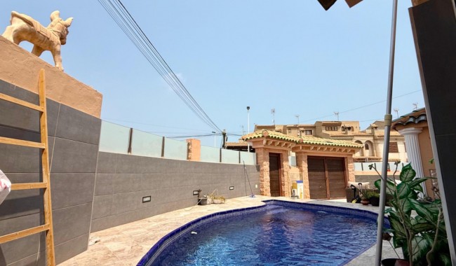 Segunda mano - Villa - Torrevieja - Los Frutales